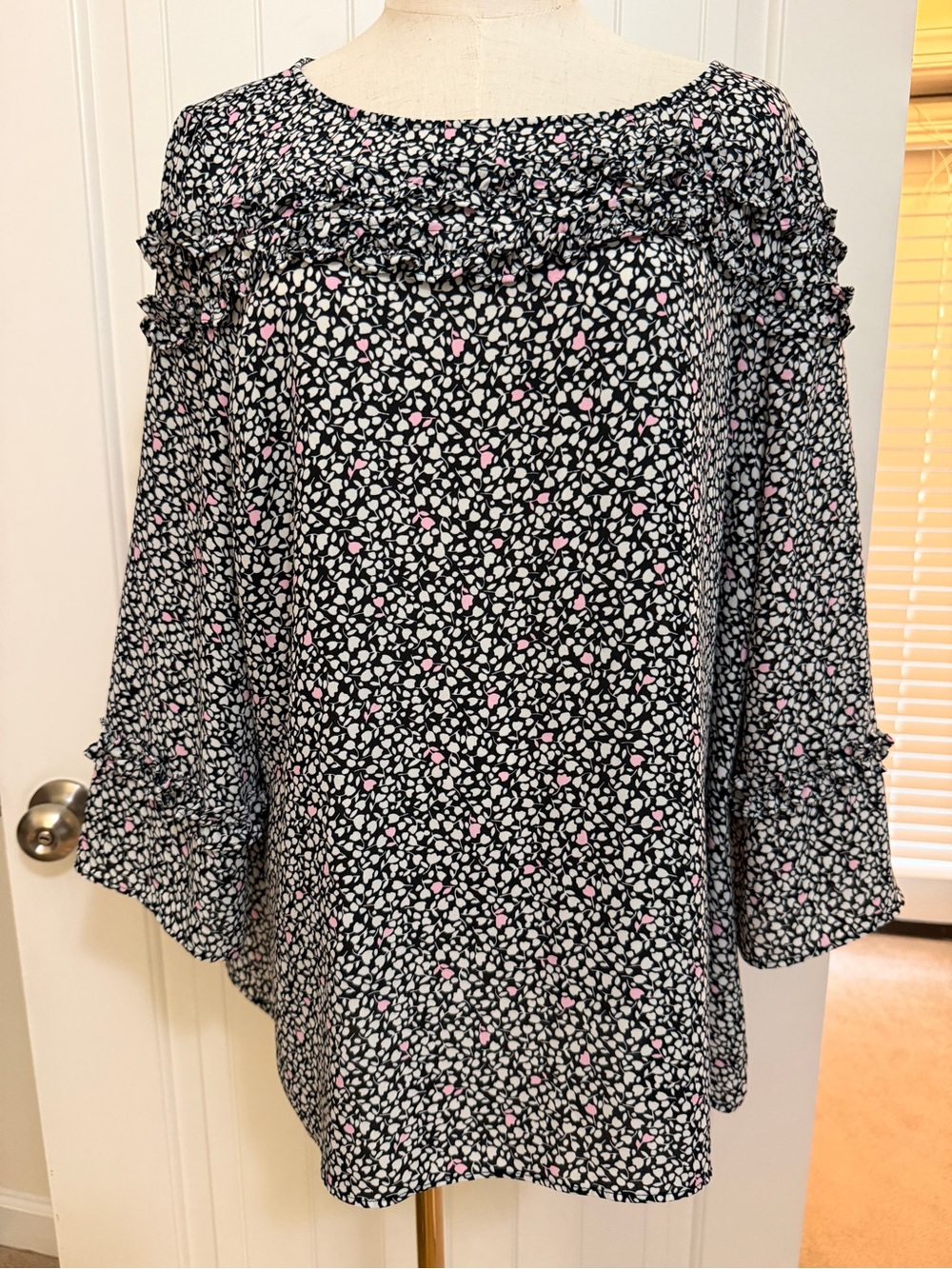 Talbots Black & Pink Floral Top Ruffle Yoke and Sleeves Sz XL